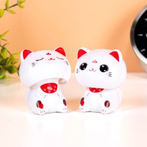 Zwaaiende kat op zonne-energie